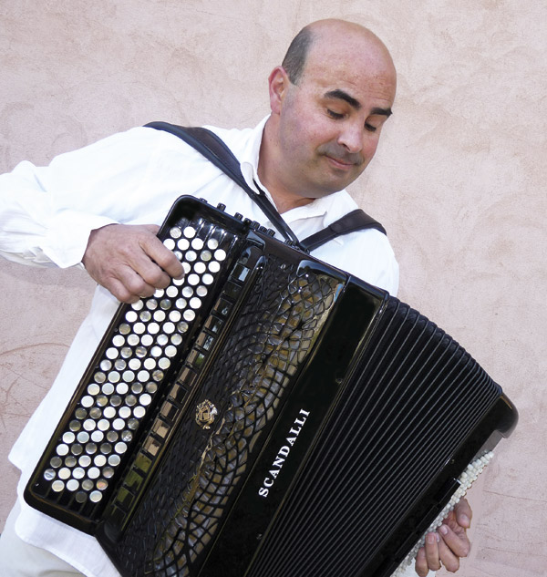 Angel Luis Castano Scandalli Accordions - Extreme