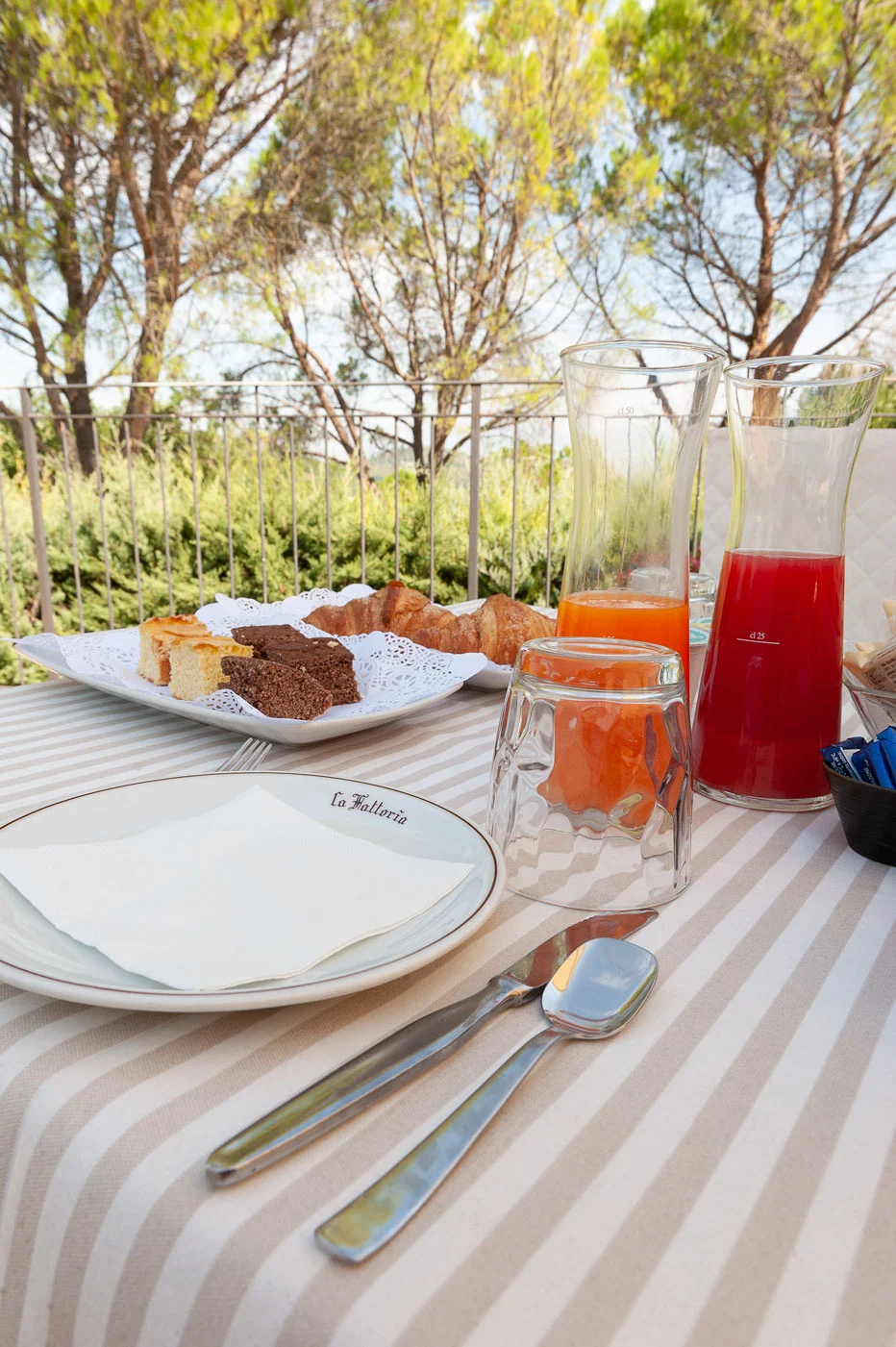 La Fattoria Spoleto: colazione in piscina - Ristorante - Pizzeria - Albergo
