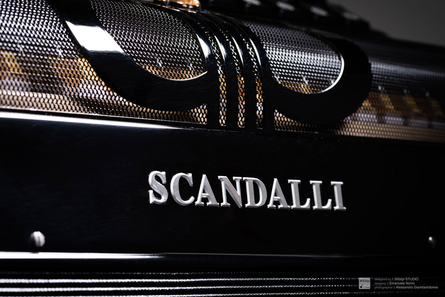 Dettaglio su logo fisarmonica cromatica da concerto - Scandalli Accordions - modello MUSA - design Emanuele Nonni - 300dpi STUDIO