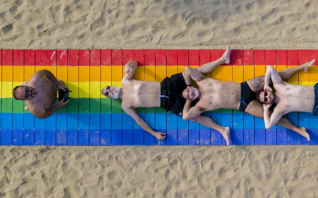 Video La Community 27: verniciatura passerella arcobaleno 2024