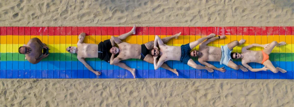 Video La Community 27: verniciatura passerella arcobaleno 2024