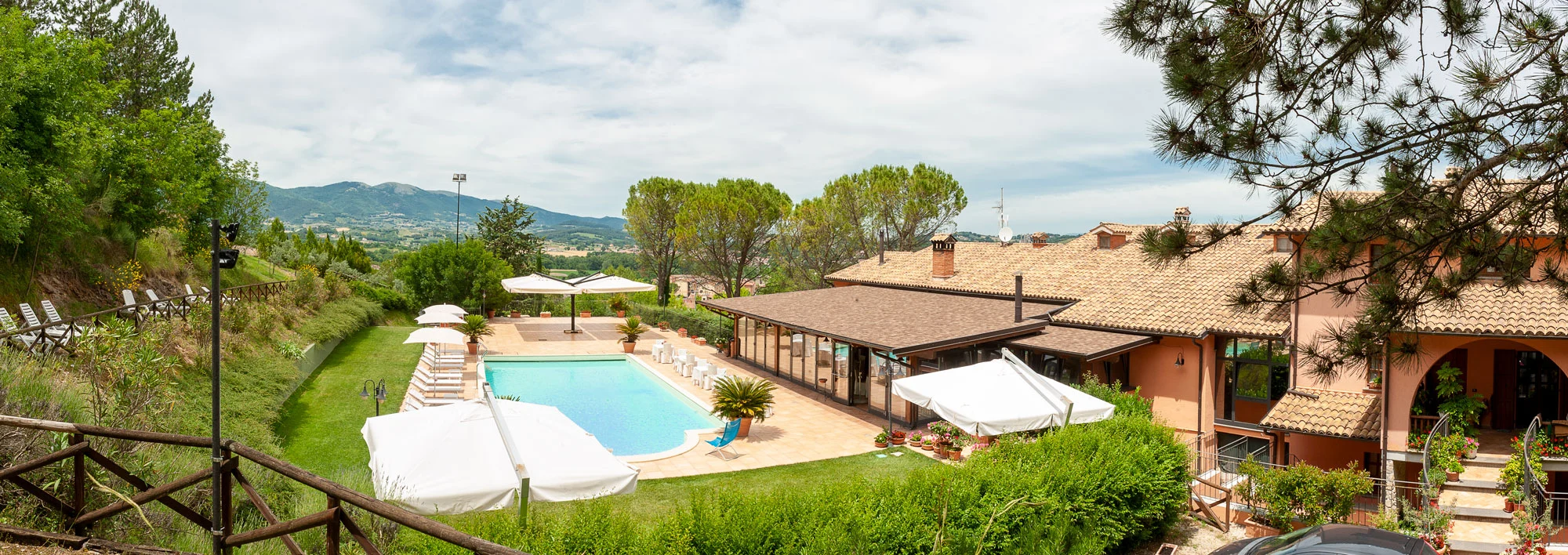 La Fattoria Spoleto: piscina - Ristorante - Pizzeria - Albergo