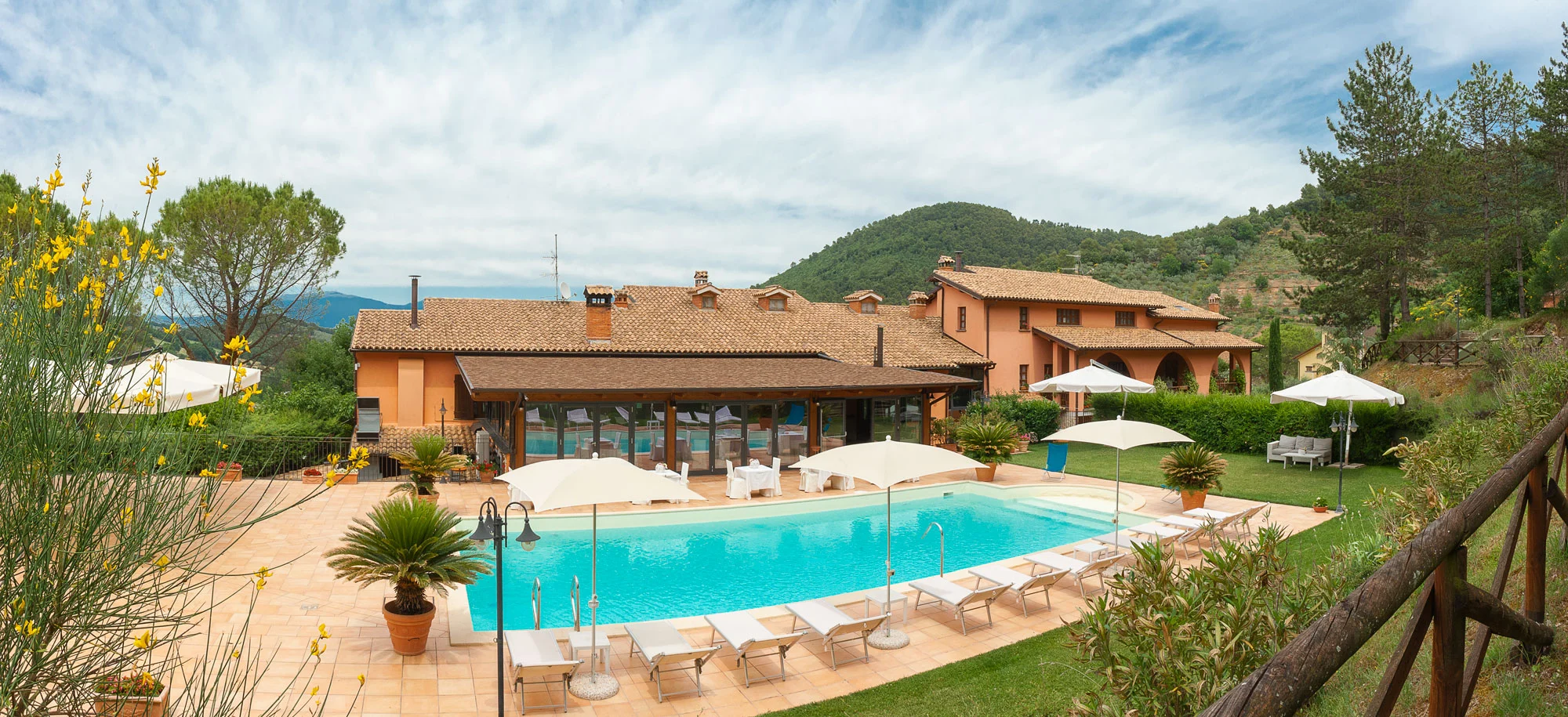 La Fattoria Spoleto: piscina - Ristorante - Pizzeria - Albergo