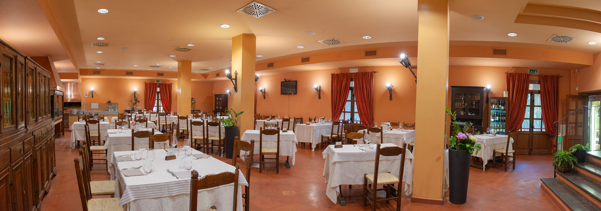 La Fattoria Spoleto: sala da pranzo – Ristorante – Pizzeria – Albergo