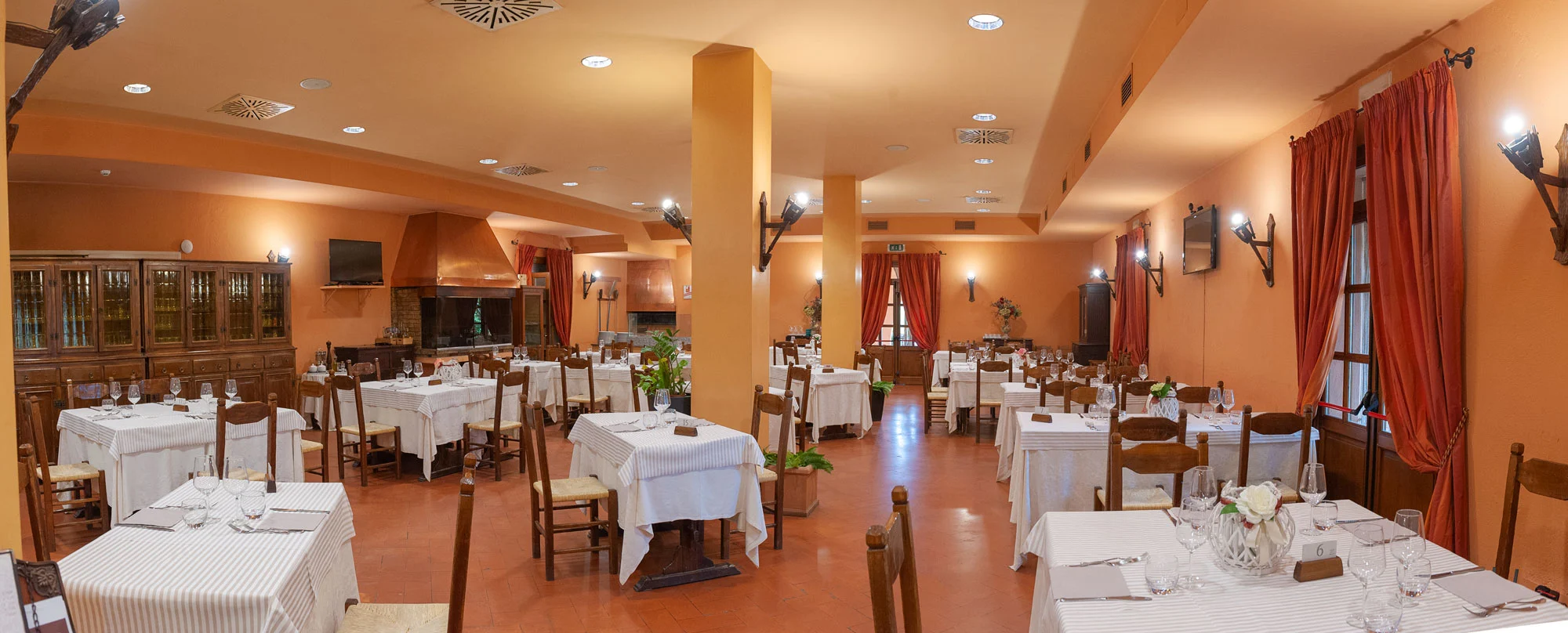 La Fattoria Spoleto: sala da pranzo - Ristorante - Pizzeria - Albergo