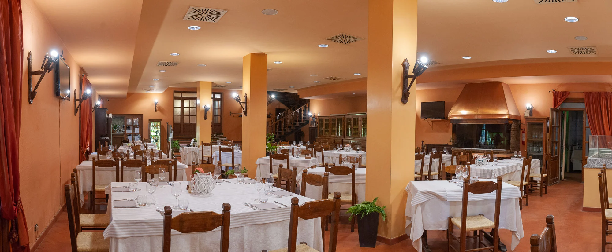 La Fattoria Spoleto: sala da pranzo - Ristorante - Pizzeria - Albergo