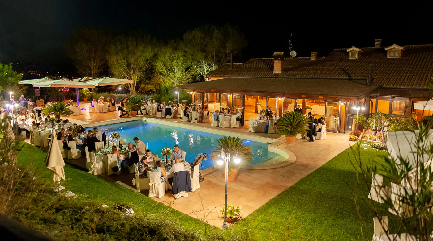 La Fattoria Spoleto: piscina notturna - Ristorante - Pizzeria - Albergo