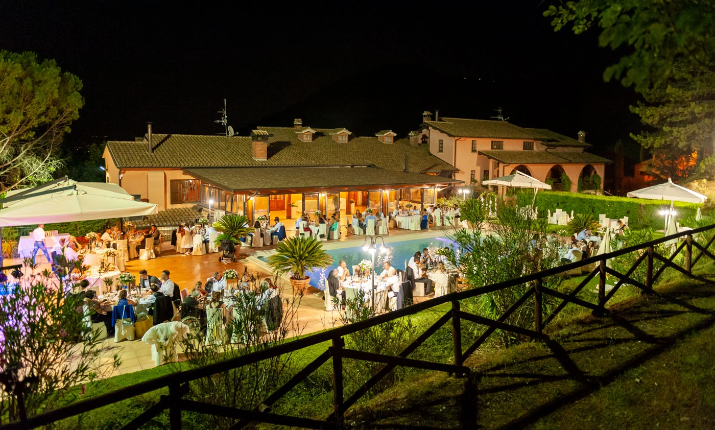 La Fattoria Spoleto: piscina notturna - Ristorante - Pizzeria - Albergo