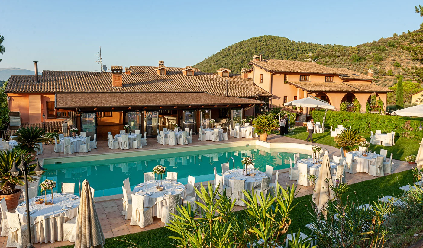 La Fattoria Spoleto: piscina esterna per matrimonio - Ristorante - Pizzeria - Albergo