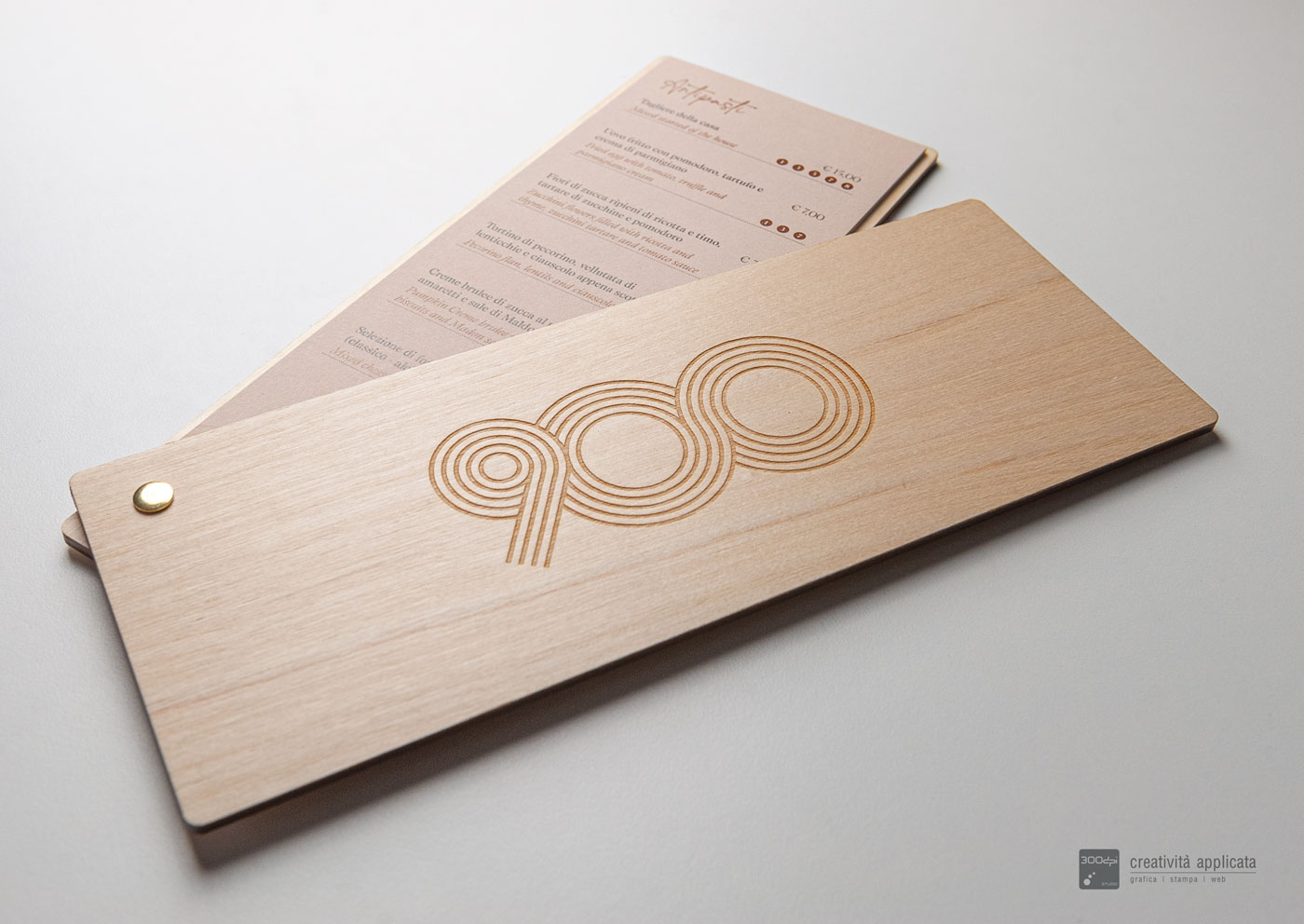 Porta menu in legno ecologico elegante inciso al laser - 300dpi STUDIO