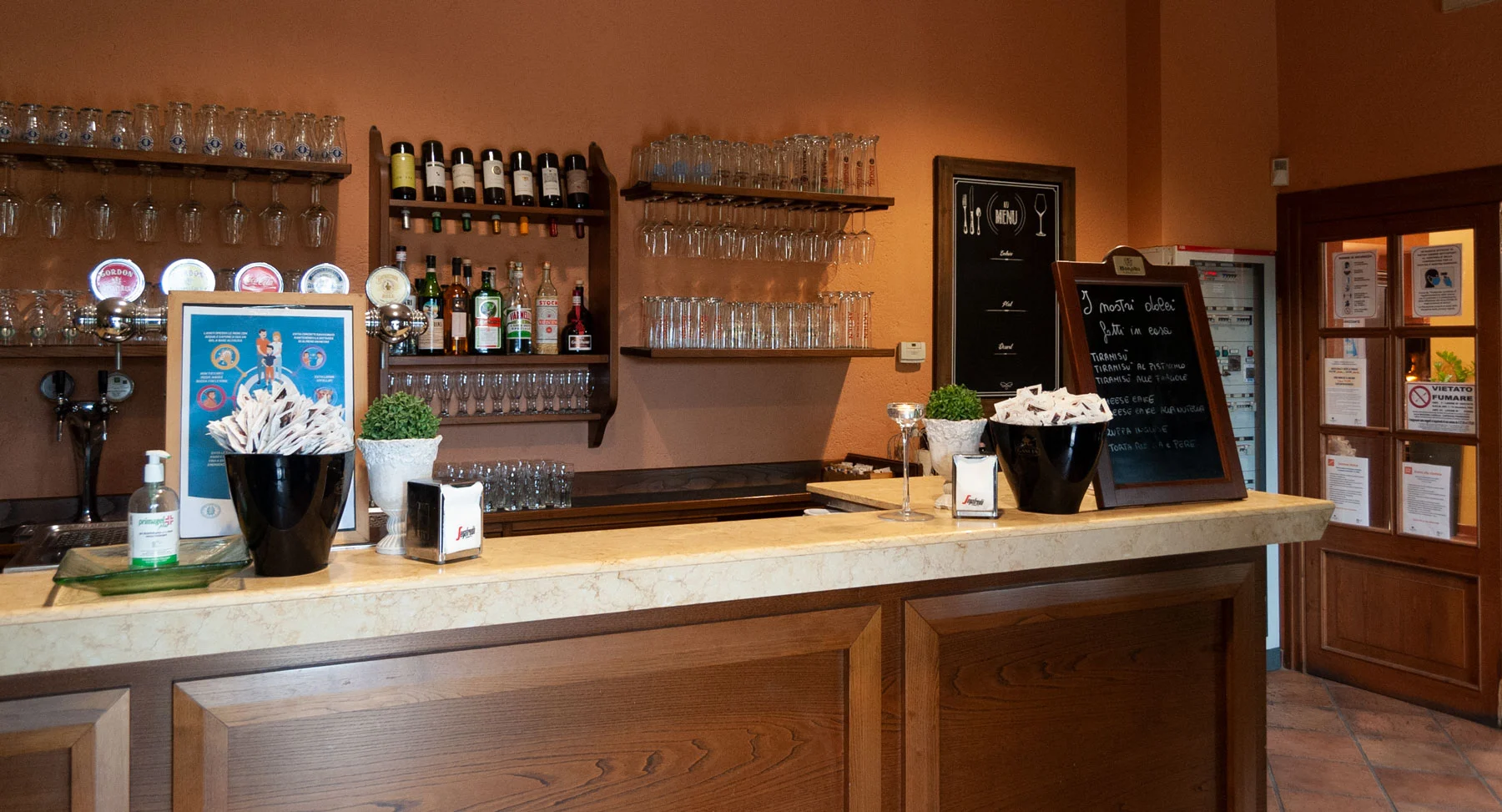 La Fattoria Spoleto: reception bar - Ristorante - Pizzeria - Albergo