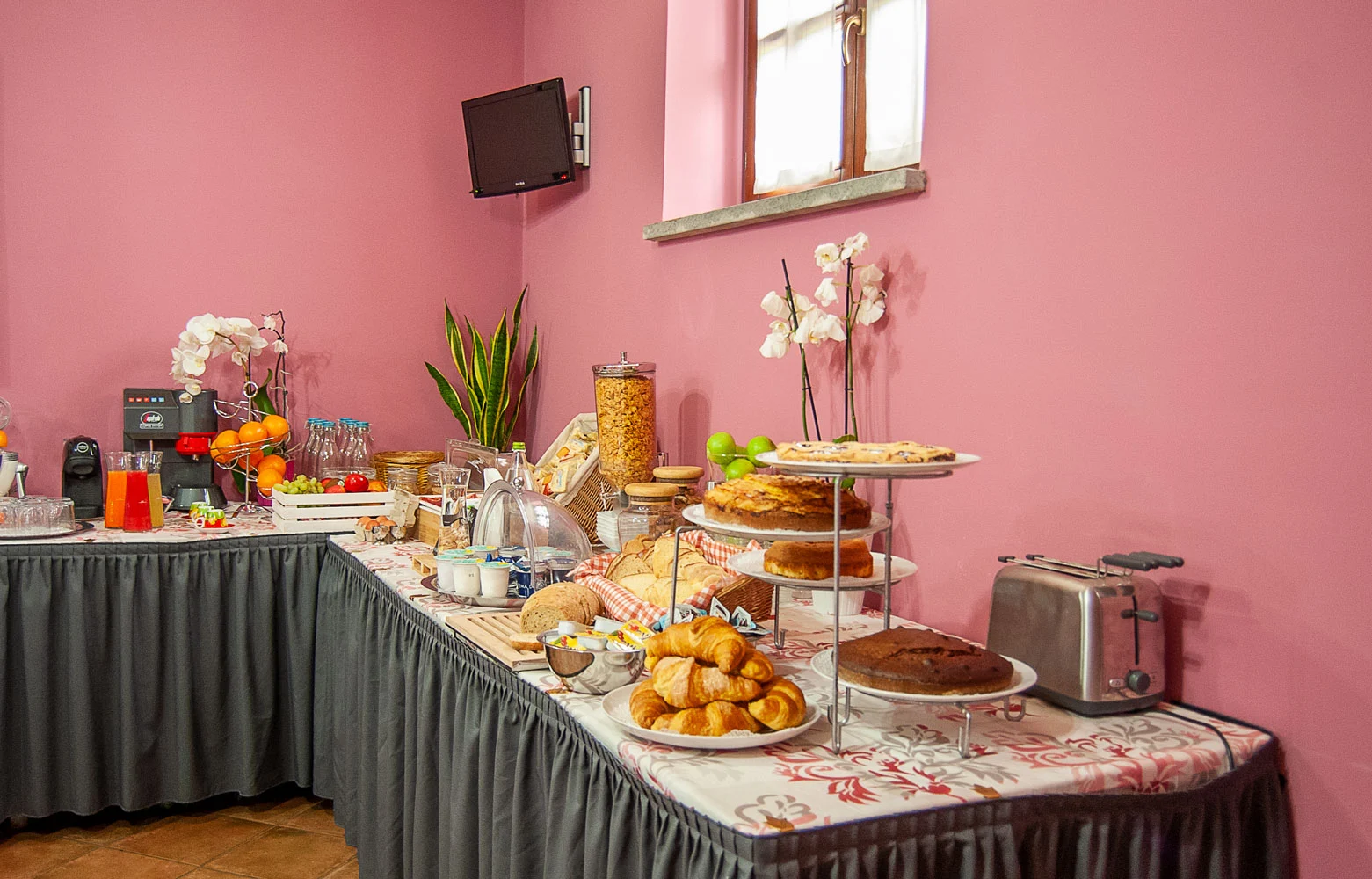 La Fattoria Spoleto: sala colazione - Ristorante - Pizzeria - Albergo