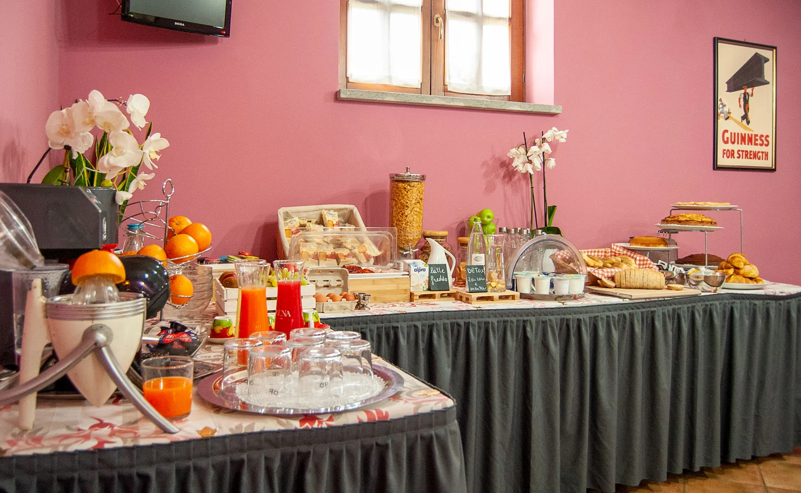 La Fattoria Spoleto: sala colazione - Ristorante - Pizzeria - Albergo