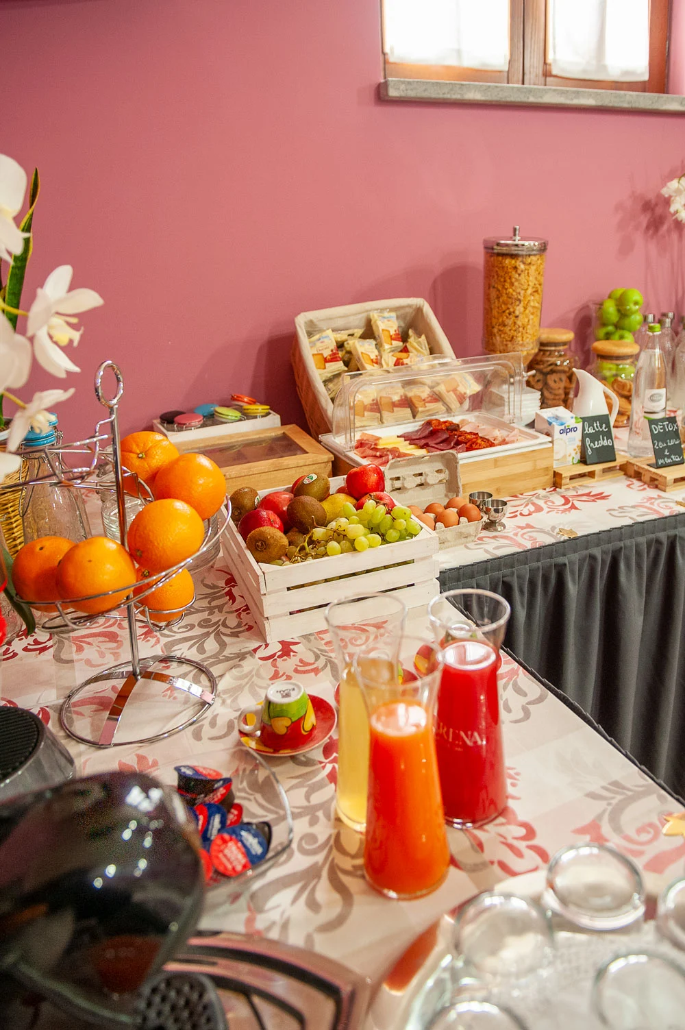 La Fattoria Spoleto: sala colazione prodotti - Ristorante - Pizzeria - Albergo