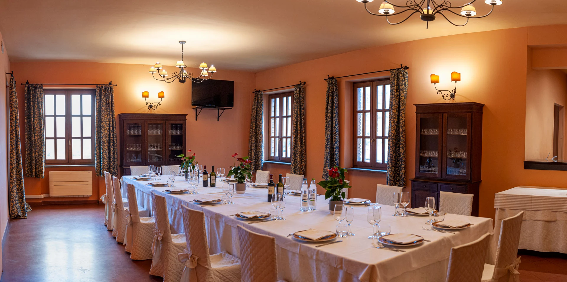 La Fattoria Spoleto: sala superiore - Ristorante - Pizzeria - Albergo