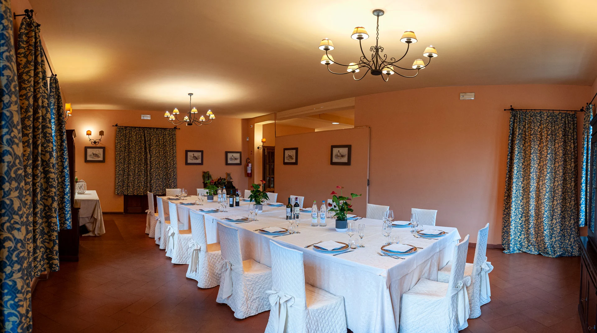 La Fattoria Spoleto: sala superiore - Ristorante - Pizzeria - Albergo