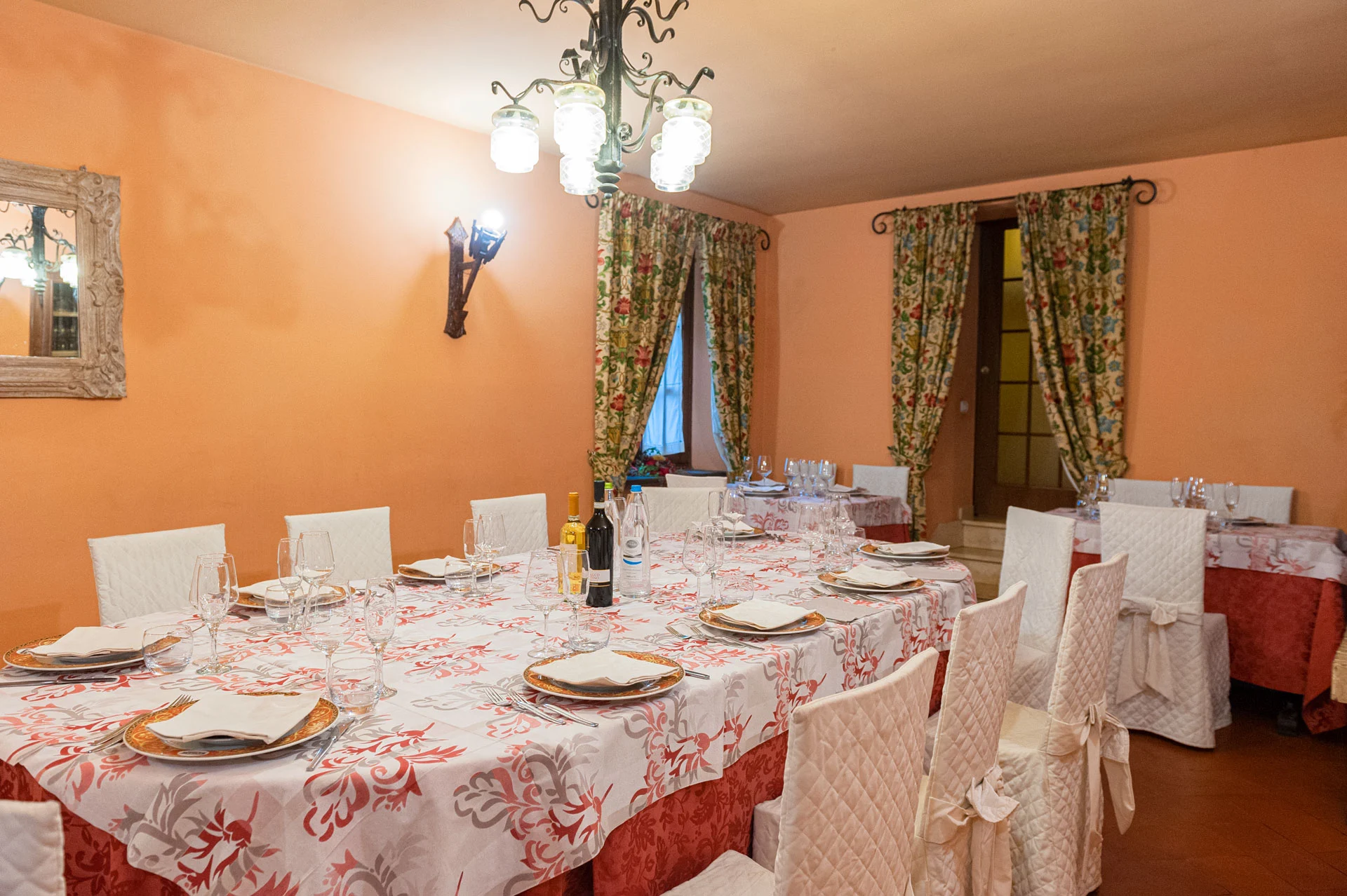 La Fattoria Spoleto: saletta da pranzo e cena - Ristorante - Pizzeria - Albergo