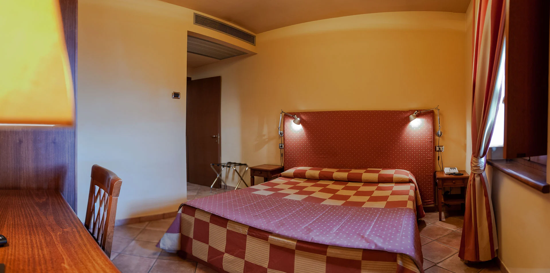 La Fattoria Spoleto: stanza matrimoniale - Ristorante - Pizzeria - Albergo